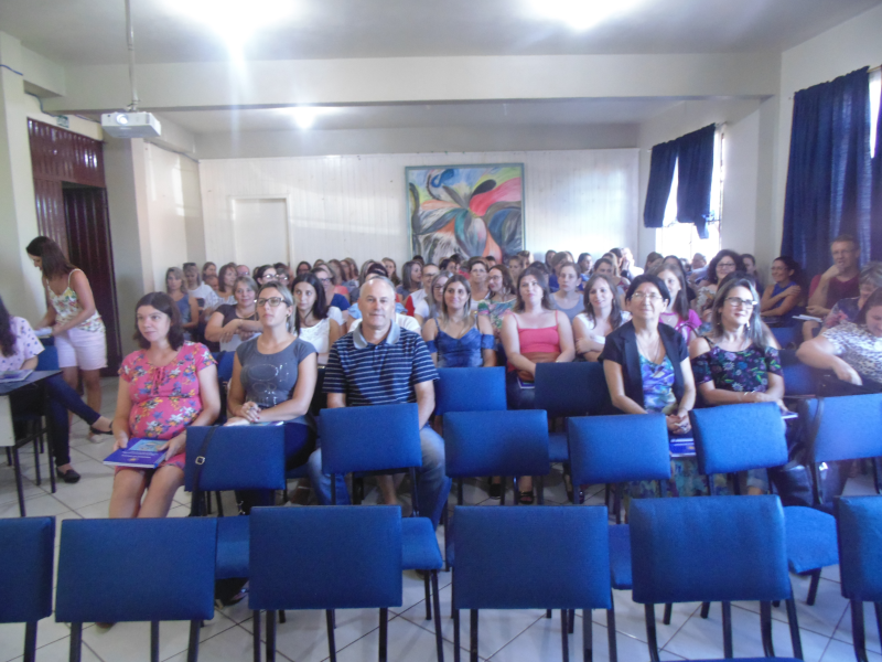  ANO LETIVO INICIA COM FORMAÇÃO CONTINUADA